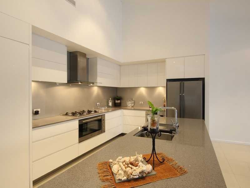 8 Aroona Ave, Buddina QLD 4575