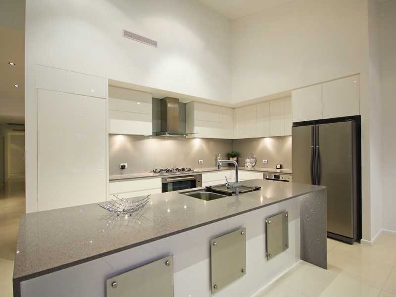 8 Aroona Ave, Buddina QLD 4575