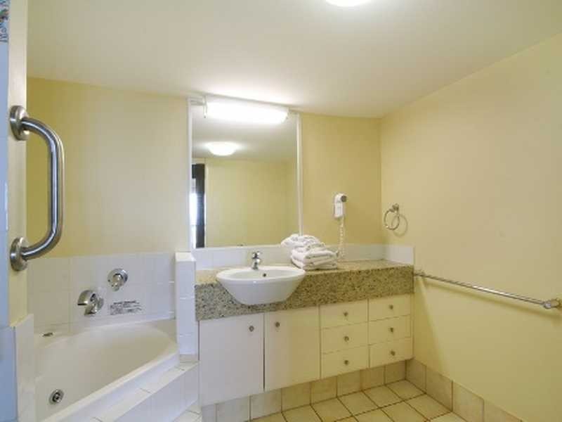 Unit 405/98 Alexandra Pde, Alexandra Headland QLD 4572