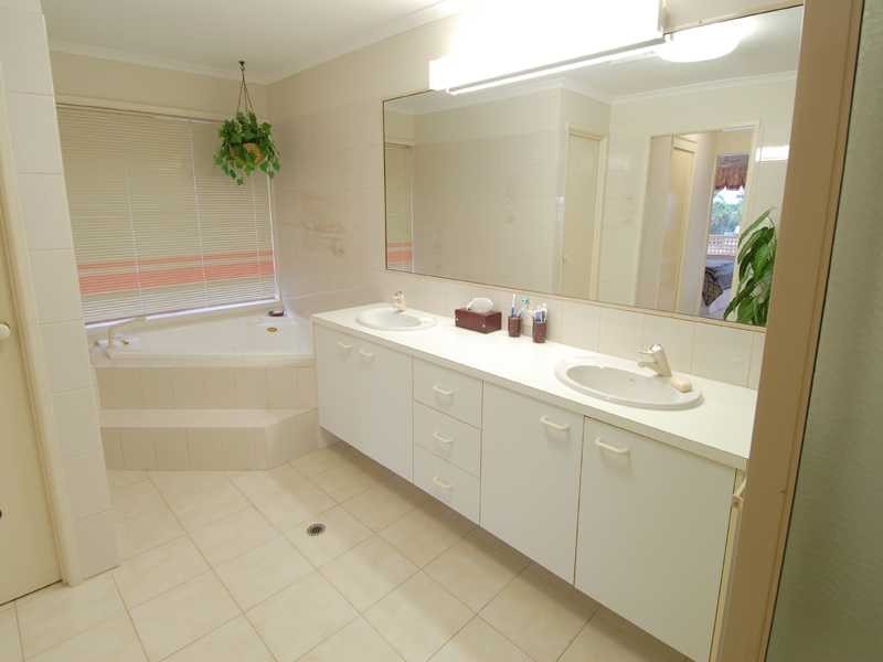 99 Mooloolah Drive, Minyama QLD 4575