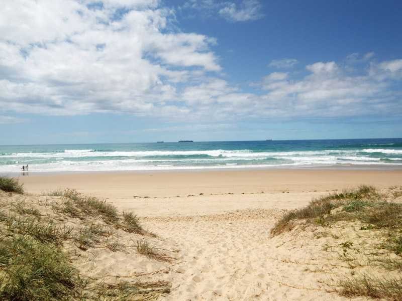 209 Oceanic Drive, Warana QLD 4575