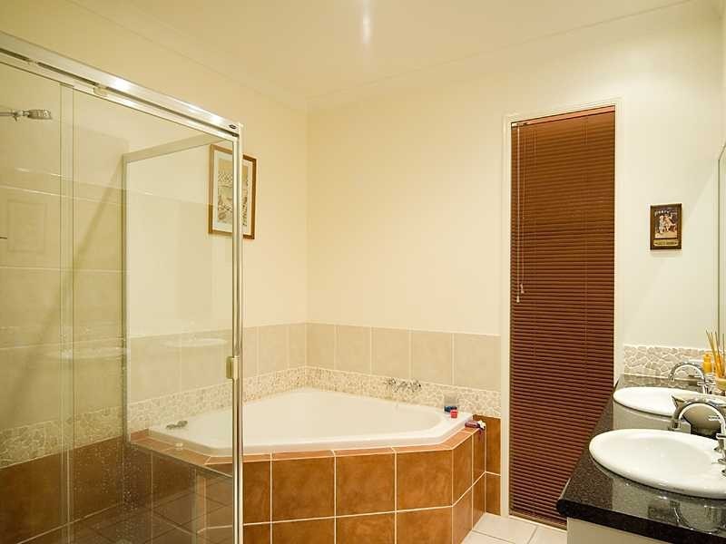 40 Sunbird Chase, Parrearra QLD 4575