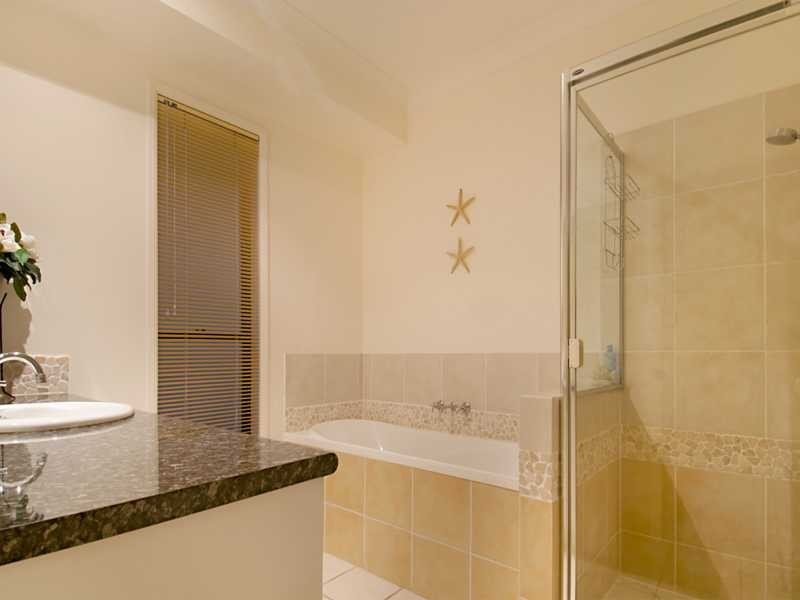 40 Sunbird Chase, Parrearra QLD 4575