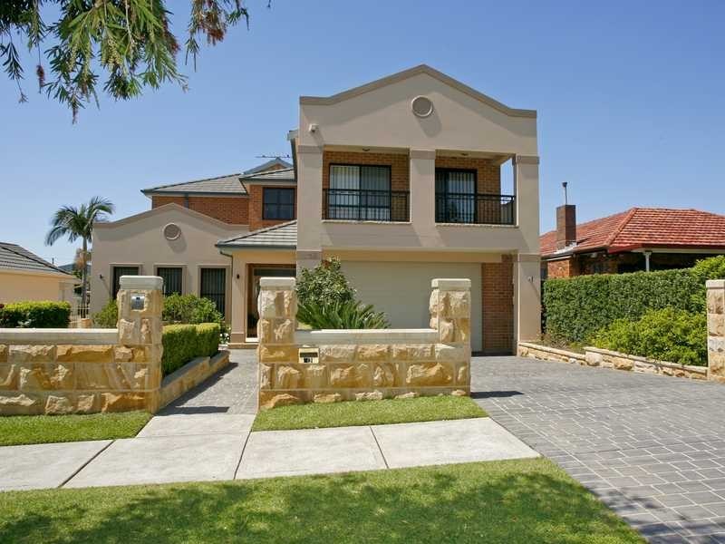 33 Rea Street, Greenacre NSW 2190