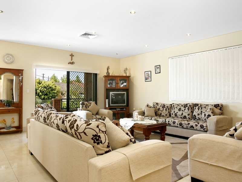 33 Rea Street, Greenacre NSW 2190