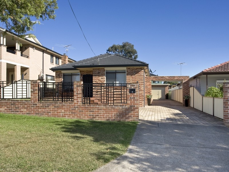 8 Tempe Street, Greenacre NSW 2190