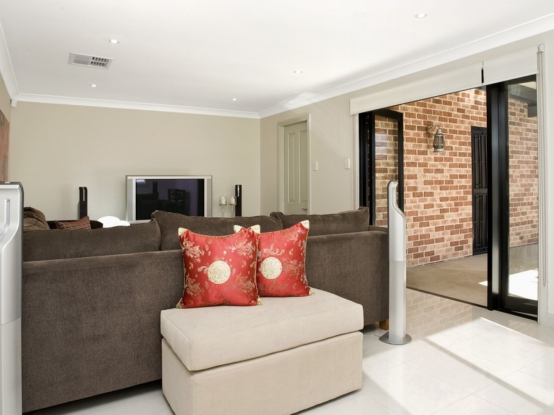 8 Tempe Street, Greenacre NSW 2190