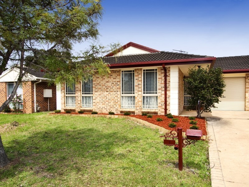 7 Silkyoak Grove, Greenacre NSW 2190