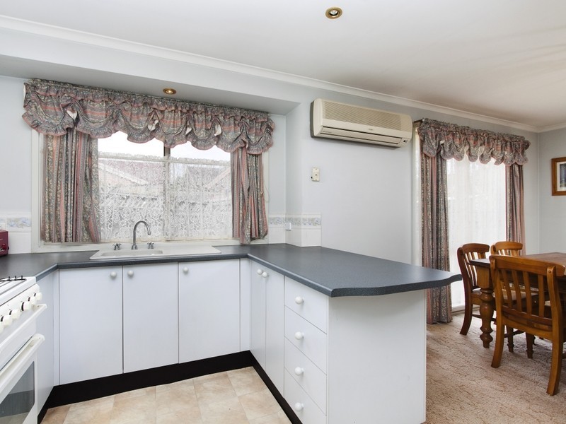 7 Silkyoak Grove, Greenacre NSW 2190