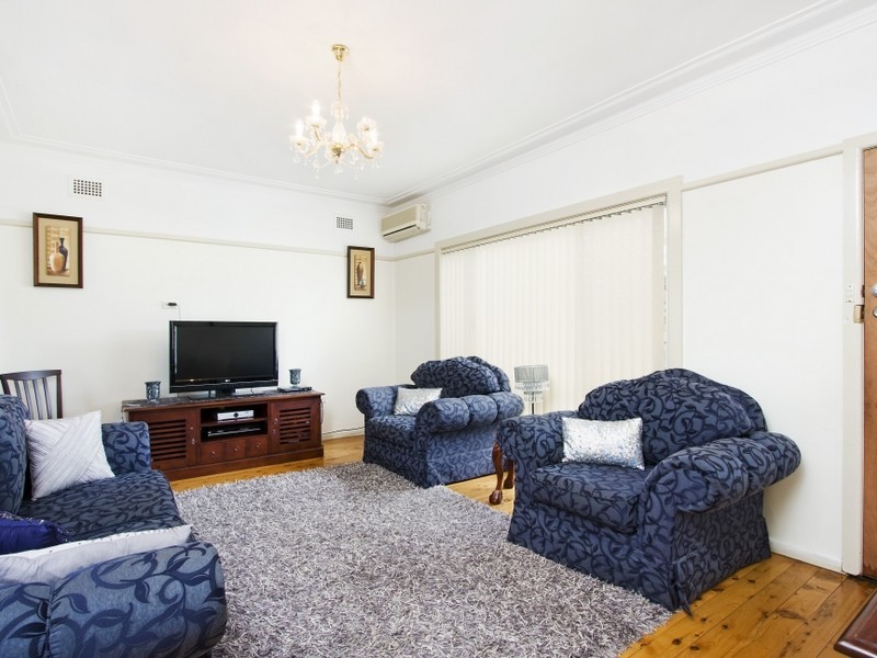 1 Karuah Street, Greenacre NSW 2190