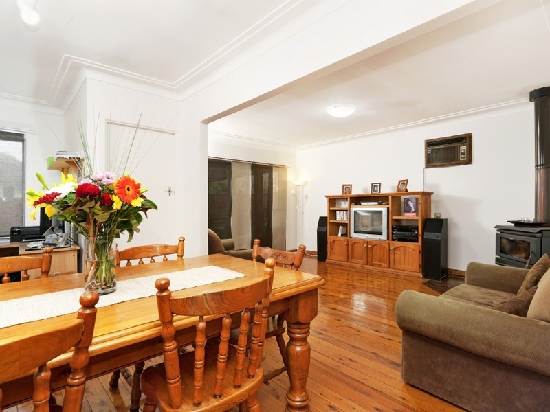 12 Sylvanus Street, Greenacre NSW 2190