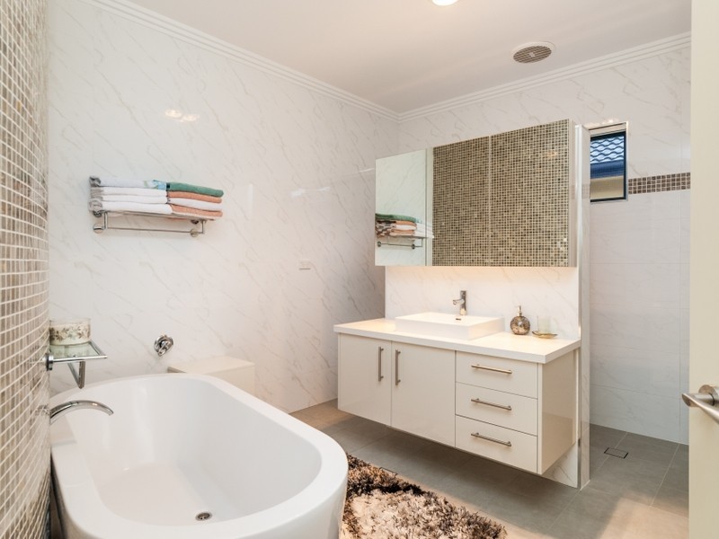 8 Cowl Street, Greenacre NSW 2190