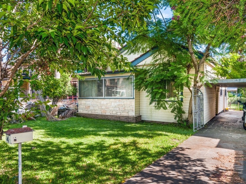 4 Eden Avenue, Croydon Park NSW 2133