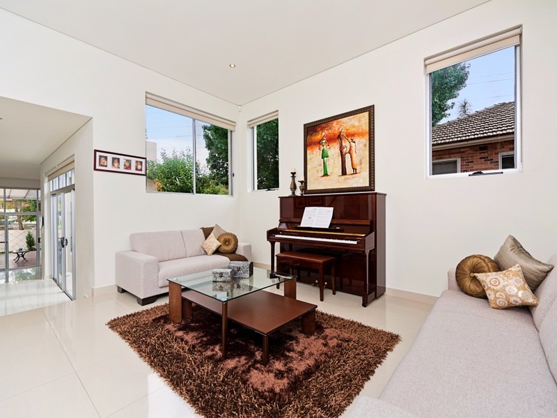 166 Hillcrest Avenue, Mount Lewis NSW 2190