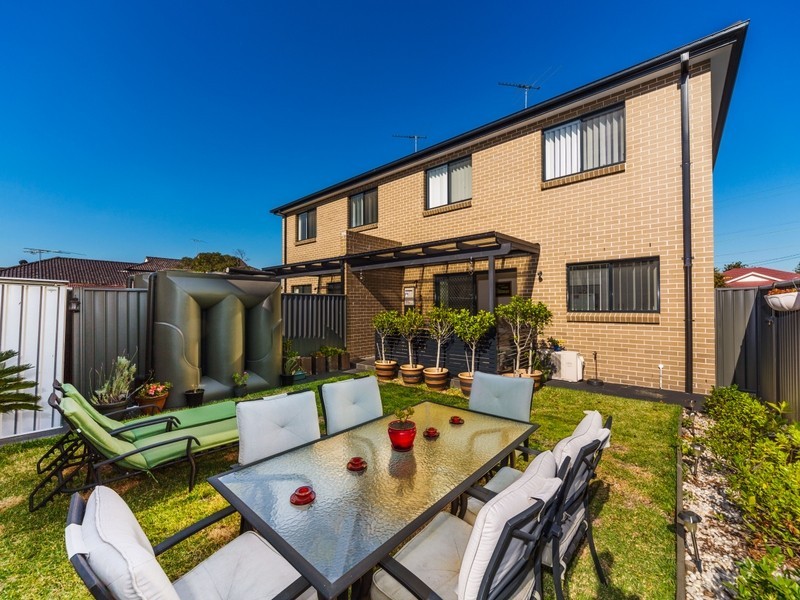 3/49 Old Kent Road, Greenacre NSW 2190
