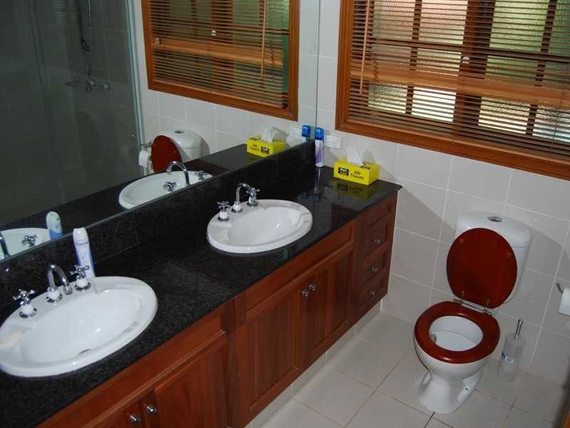 64 Slatyer Avenue, Bundall QLD 4217