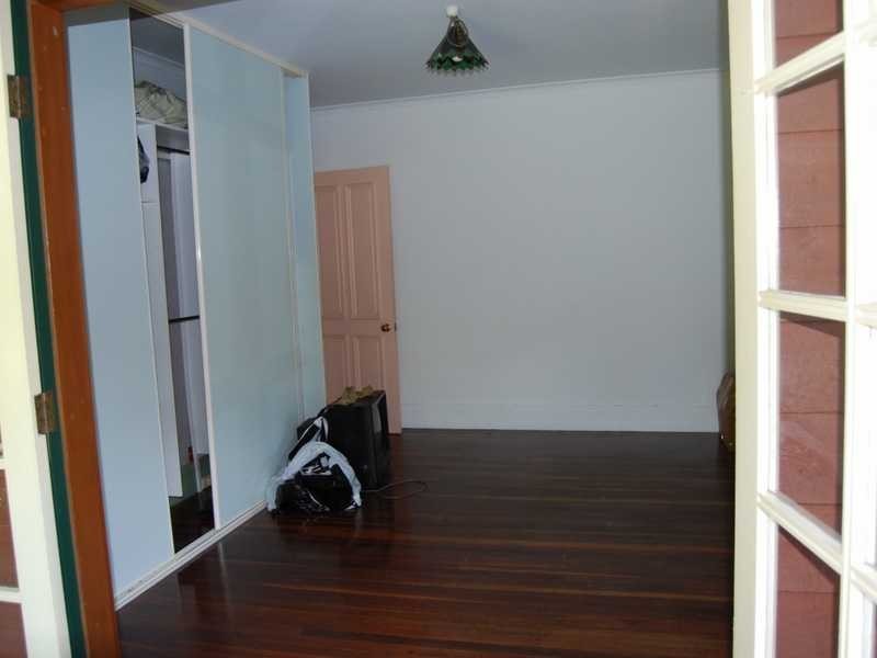 64 Slatyer Avenue, Bundall QLD 4217