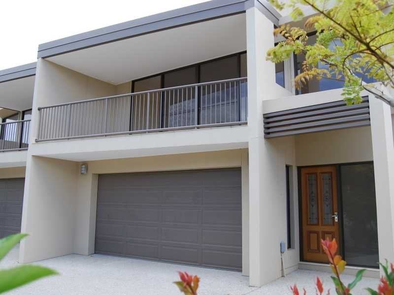 1 & 2/50 Little Norman Street, Southport QLD 4215