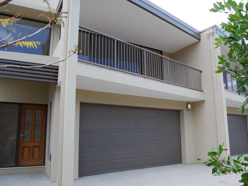 1 & 2/50 Little Norman Street, Southport QLD 4215