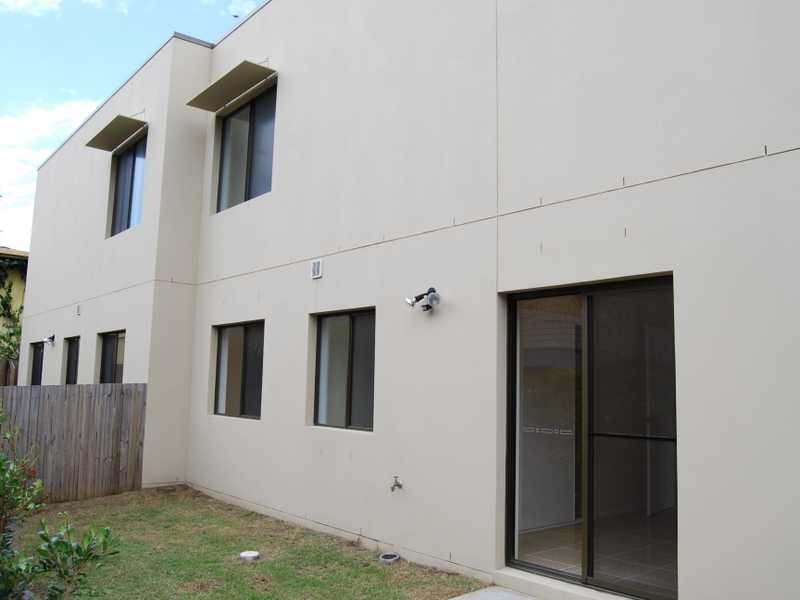 1 & 2/50 Little Norman Street, Southport QLD 4215