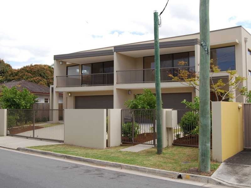 1 & 2/50 Little Norman Street, Southport QLD 4215