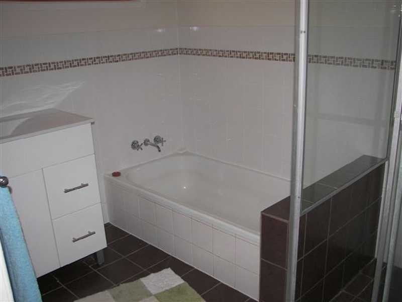 18 Wallaroo Way, Ashmore QLD 4214