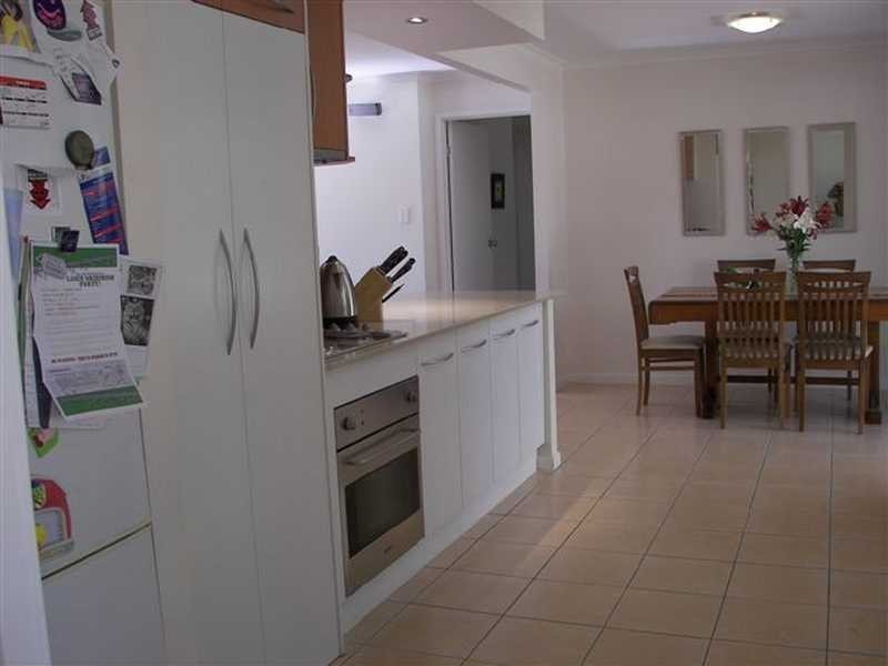 18 Wallaroo Way, Ashmore QLD 4214