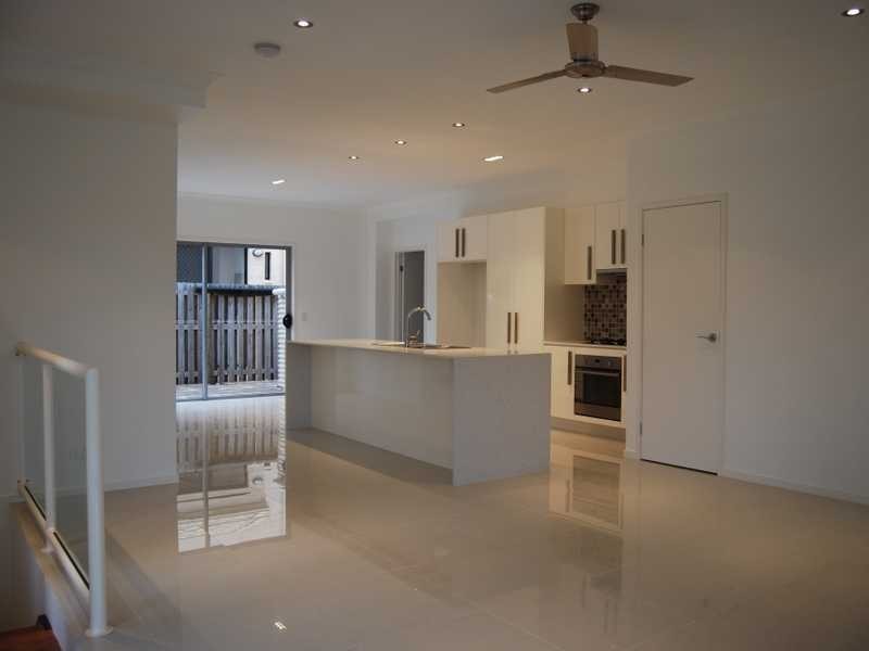 Unit/2/16 Wynflo Street, Labrador QLD 4215