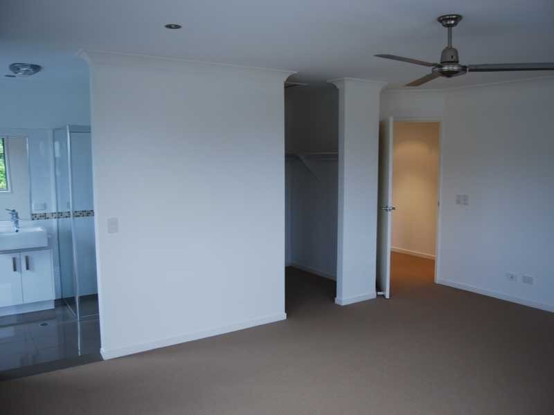 Unit/2/16 Wynflo Street, Labrador QLD 4215