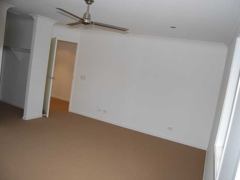 Unit/2/16 Wynflo Street, Labrador QLD 4215
