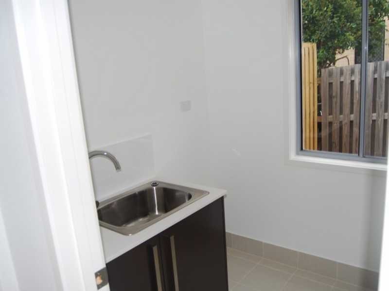 Unit/2/16 Wynflo Street, Labrador QLD 4215