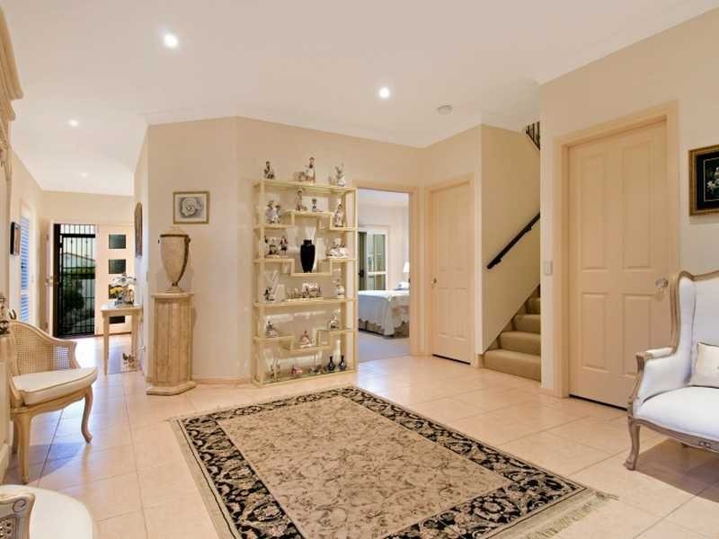 2/31 Runaway Bay Avenue, Runaway Bay QLD 4216