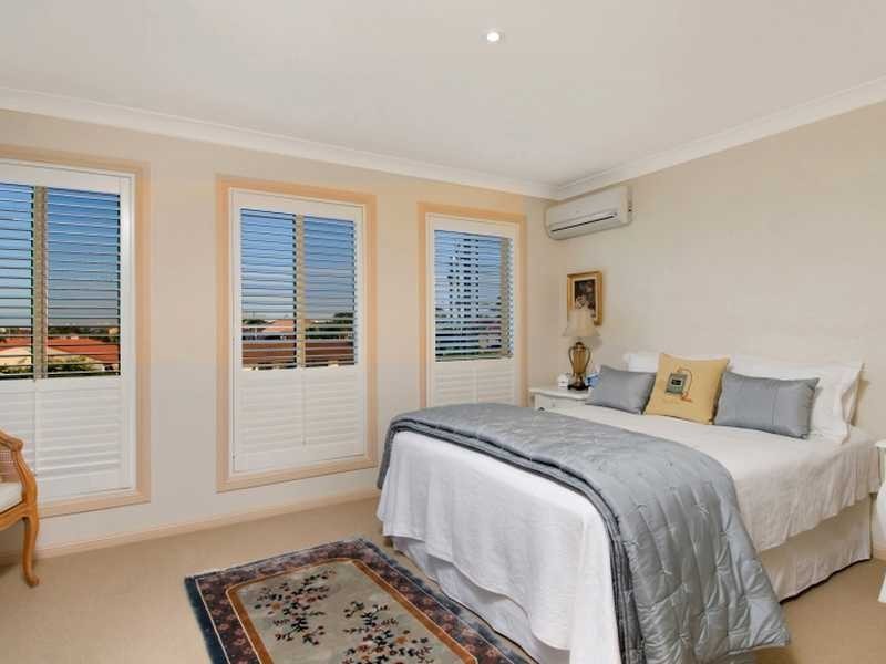 2/31 Runaway Bay Avenue, Runaway Bay QLD 4216