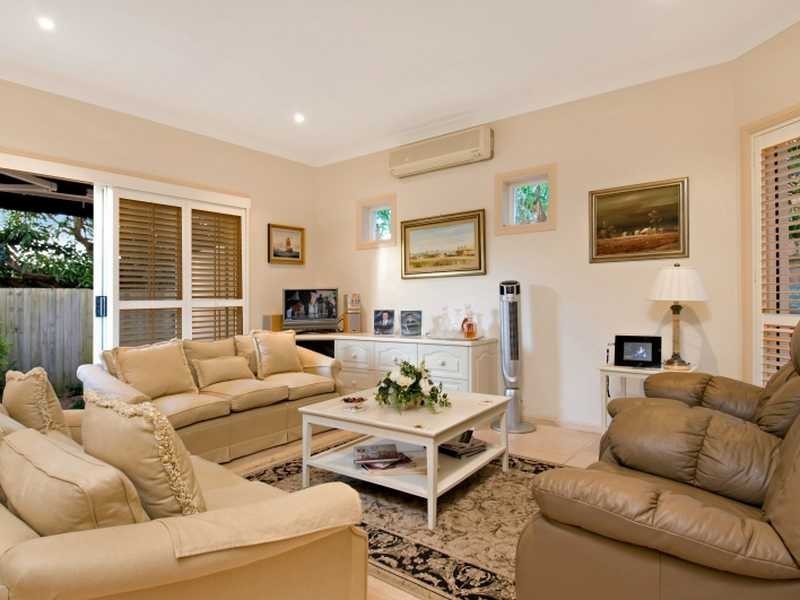 2/31 Runaway Bay Avenue, Runaway Bay QLD 4216