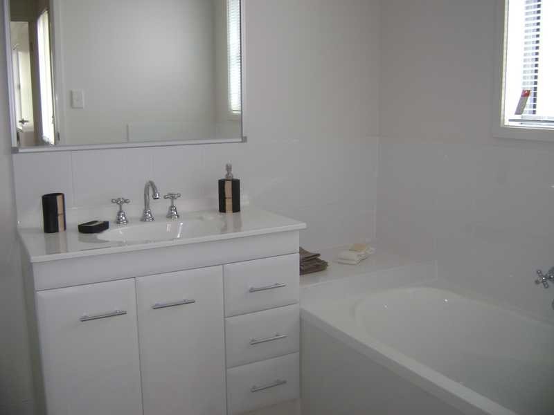 2 Sangster Crescent, Pacific Pines QLD 4211