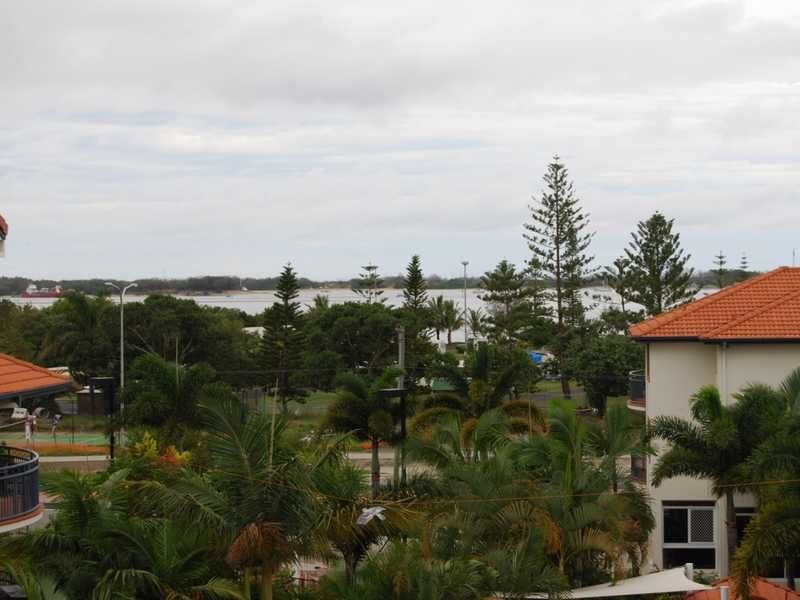 74/148 Marine Parade, Southport QLD 4215