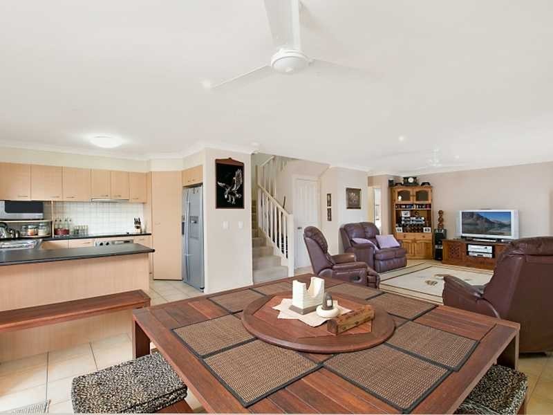 2/217 Turpin Rd, Labrador QLD 4215