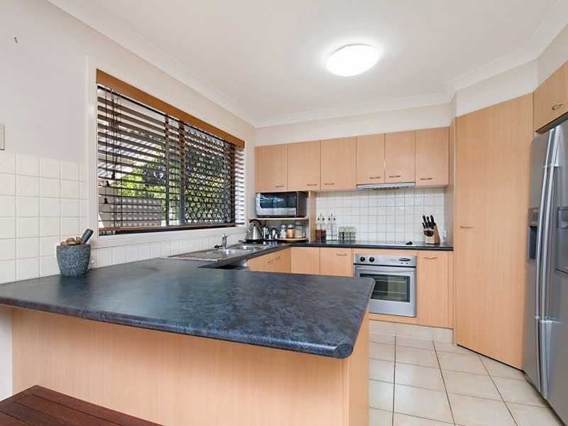 2/217 Turpin Rd, Labrador QLD 4215
