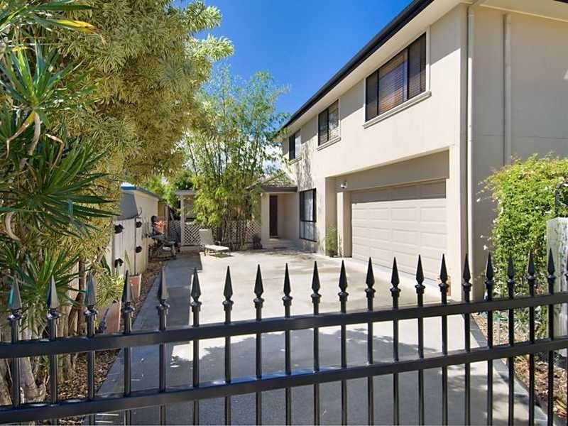 2/217 Turpin Rd, Labrador QLD 4215