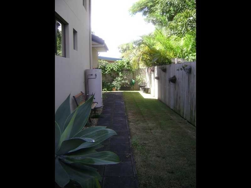 2/217 Turpin Rd, Labrador QLD 4215