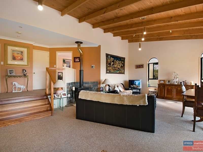 16 North Rd, Lower Beechmont QLD 4211