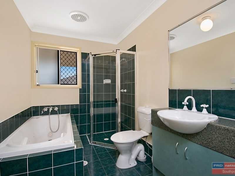 65 Zane Street, Molendinar QLD 4214