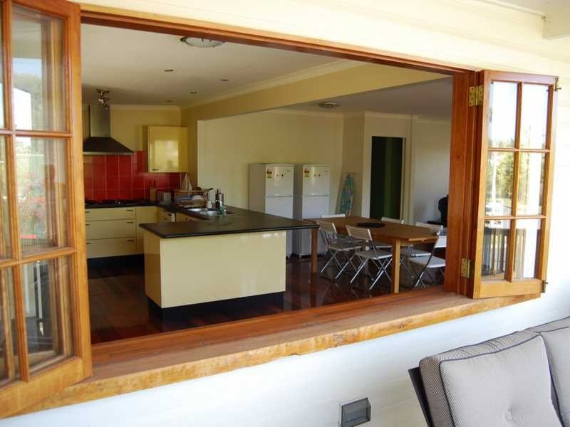 8 Geoffrey Avenue, Southport QLD 4215