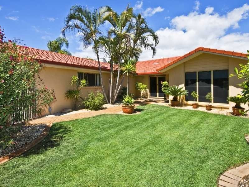 37 Cockleshell Crt, Runaway Bay QLD 4216