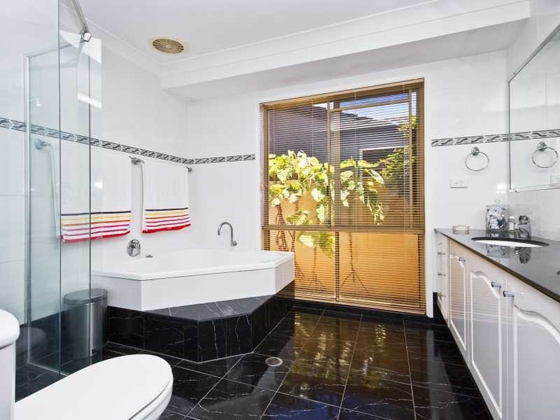 37 Cockleshell Crt, Runaway Bay QLD 4216