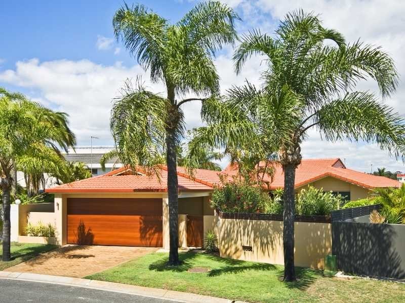 37 Cockleshell Crt, Runaway Bay QLD 4216