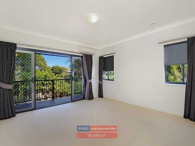 2/76 Worendo Street, Southport QLD 4215