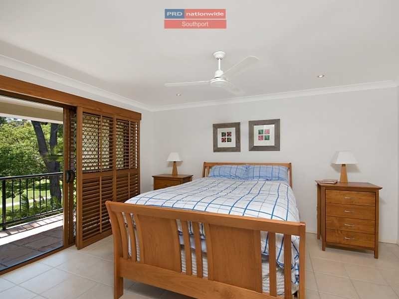 2/27 Melinda st, Southport QLD 4215