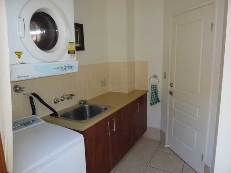 2/27 Melinda st, Southport QLD 4215