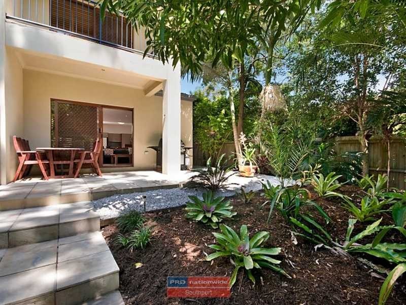 2/27 Melinda Street, Southport QLD 4215